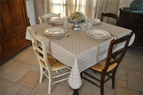 Tovaglia antimacchia pois bianco 140x180 cm