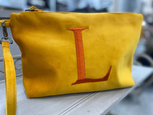 CLUTCH GRANDE gialla con iniziale tono su tono