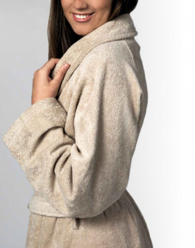 Accappatoio con collo sciallato con nome ricamato